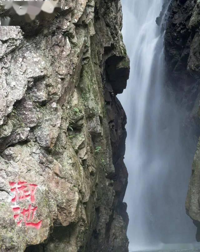 我们家拆迁之后户口本上门牌号变了，但是身份证上的没改？